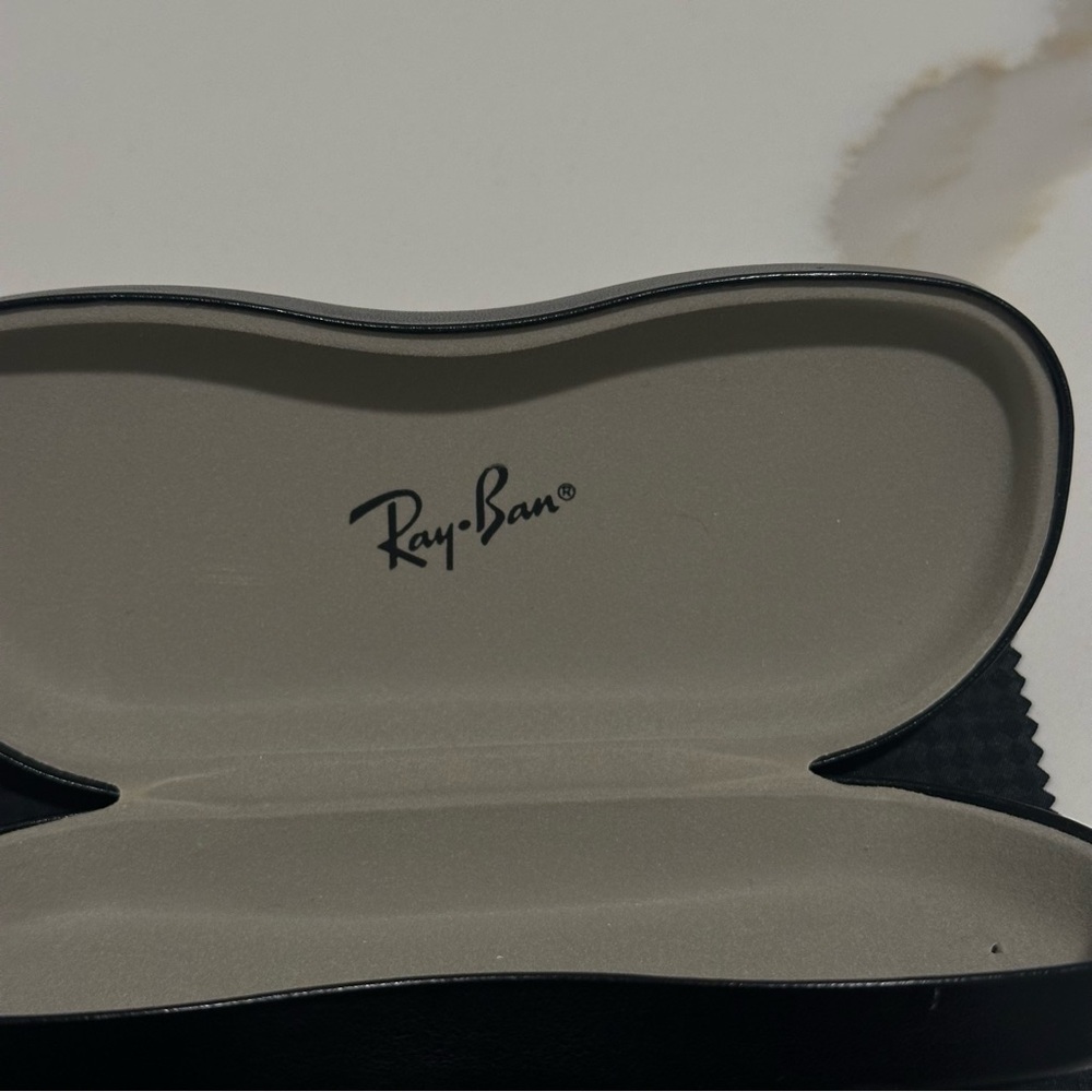 Ray-Ban eyeglass case - Picture 2 of 2